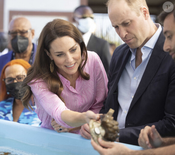 Le prince William, duc de Cambridge, et Catherine (Kate) Middleton, duchesse de Cambridge, en visite à Coral Vita à Grand Bahama, qui a été le premier lauréat du prix Earthshot "Revive Our Oceans". Le 26 mars 2022. 