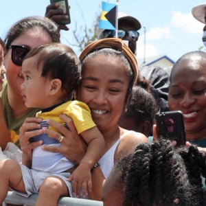 Le prince William, duc de Cambridge, et Catherine (Kate) Middleton, duchesse de Cambridge, visitent "Fish Fry" à Abaco, un lieu de rassemblement culinaire traditionnel des Bahamas qui se trouve sur toutes les îles des Bahamas, le huitième jour de leur tournée dans les Caraïbes au nom de la reine pour marquer son jubilé de platine. Abaco, le 26 mars 2022. 