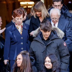 Nathalie Marquay et ses enfants Lou et Tom - La famille de Jean-Pierre Pernaut à la sortie des obsèques en la Basilique Sainte-Clotilde à Paris le 9 mars 2022. © Cyril Moreau/Bestimage