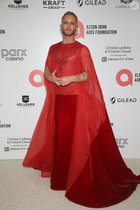 August Getty - Photocall de la soirée "Elton John AIDS Foundation" lors de la 94ème édition de la cérémonie des Oscars à Los Angeles, le 27 mars 2022.