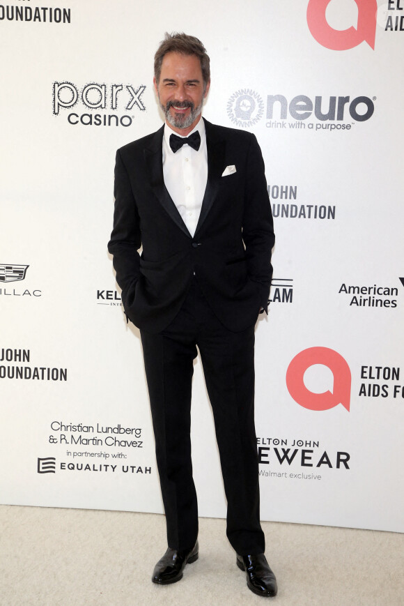 Eric McCormack au photocall de la soirée "Elton John AIDS Foundation" lors de la 94ème édition de la cérémonie des Oscars à Los Angeles, le 27 mars 2022.