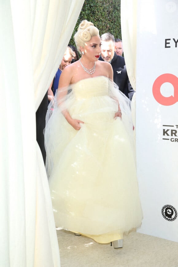 Lady GaGa au photocall de la soirée "Elton John AIDS Foundation" lors de la 94ème édition de la cérémonie des Oscars à Los Angeles, le 27 mars 2022.