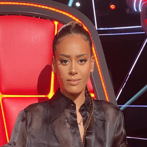 Amel Bent sur le plateau de The Voice. Novembre 2020.