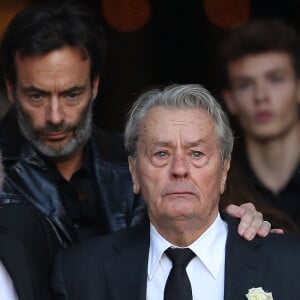 Alain Delon et son fils Anthony Delon aux obsèques de Mireille Darc en l'Église Saint-Sulpice à Paris. Le 1er septembre 2017 