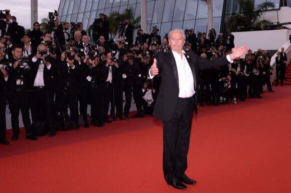 Alain Delon (Palme d'Or d'Honneur du 72ème festival de Cannes) - Montée des marches du film "A Hidden Life" lors du 72ème Festival International du Film de Cannes. Le 19 mai 2019 © Rachid Bellak/ Bestimage 
