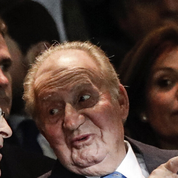 Le roi Juan Carlos Ier et Florentino Perez assistent au match de Champions League "Real Madrid vs Manchester City" au stade Santiago Bernabeu à Madrid, le 26 février 2020.