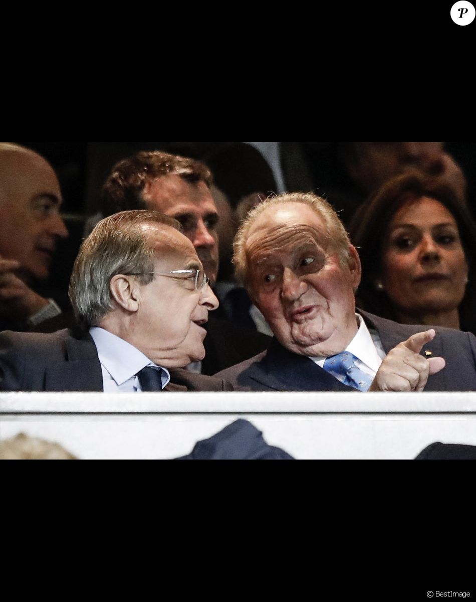 Le roi Juan Carlos Ier et Florentino Perez assistent au match de Champions League "Real Madrid vs Manchester City" au stade Santiago Bernabeu à Madrid, le 26 février 2020.