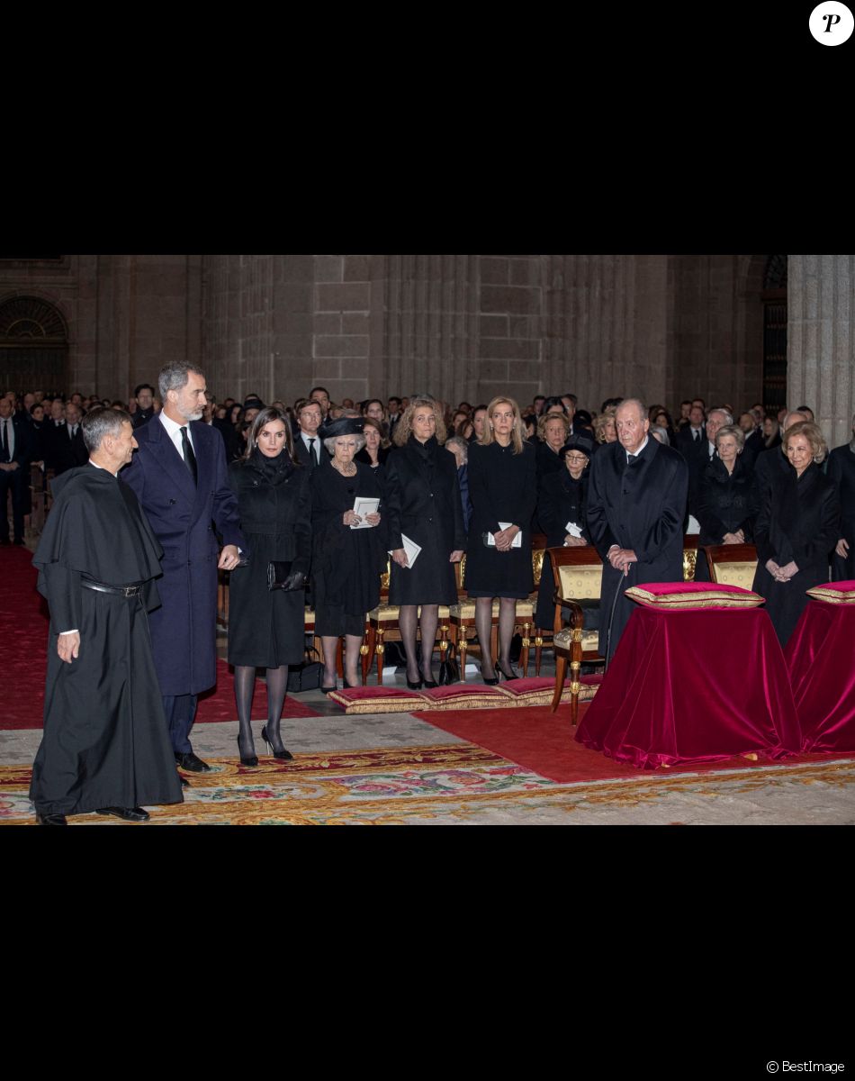 Le roi Felipe VI et la reine Letizia d'Espagne, la princesse Beatrix des Pays-Bas, l'infante Elena et la princesse Cristina d'Espagne, l'ancien roi Juan Carlos et la reine Sofia d'Espagne - Obsèques de l'infante Maria del Pilar de Bourbon à Madrid. Le 29 janvier 2020