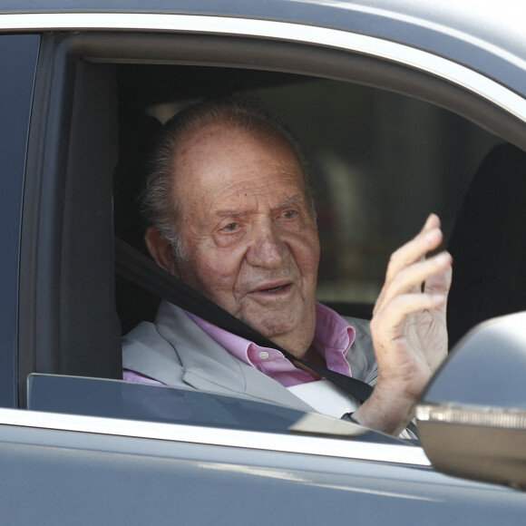 L'ancien roi Juan Carlos I opéré à coeur ouvert pour un triple pontage à 81 ans sort de l'hôpital à Madrid, le 31 août 2019