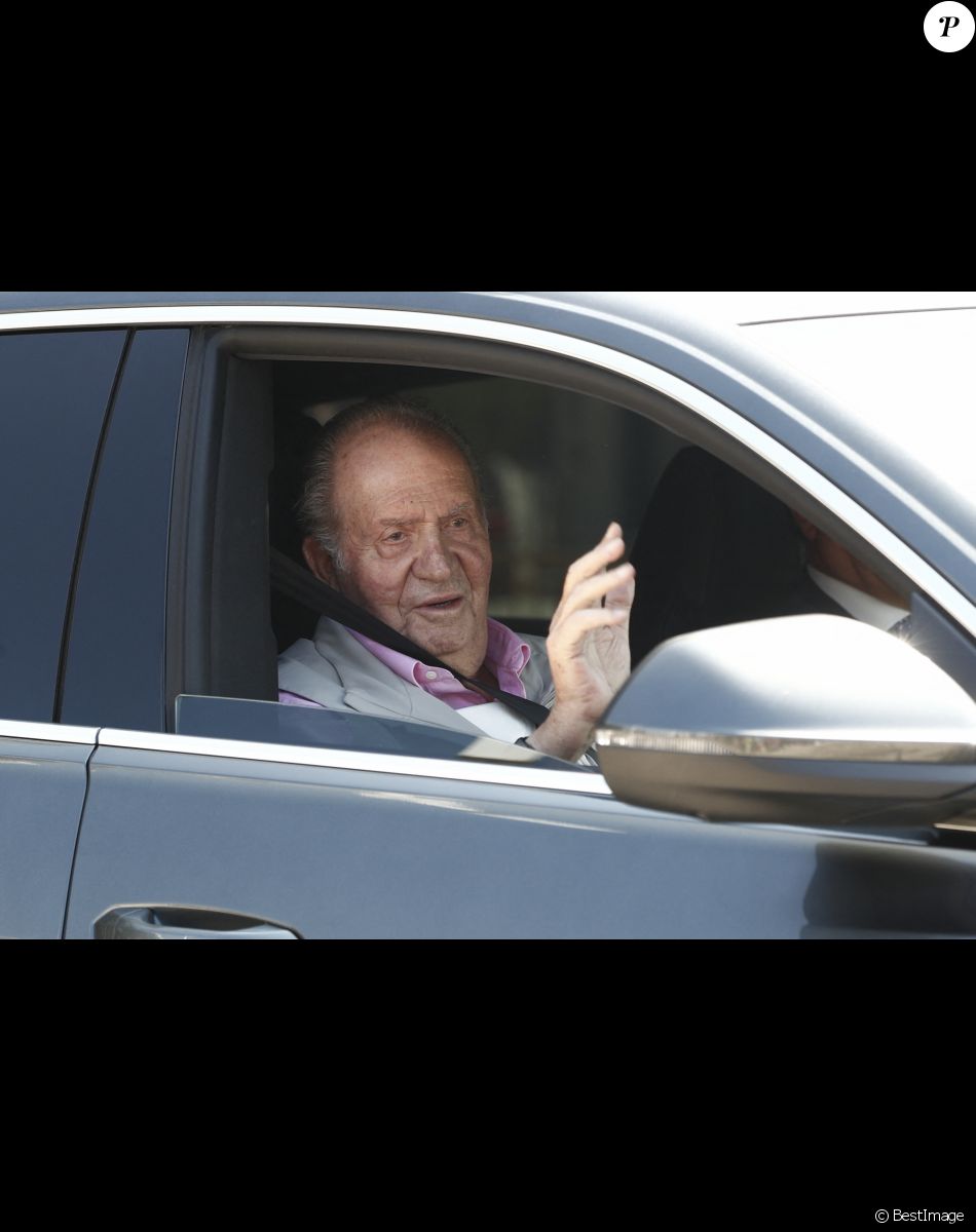 L'ancien roi Juan Carlos I opéré à coeur ouvert pour un triple pontage à 81 ans sort de l'hôpital à Madrid, le 31 août 2019