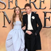 Eddie Redmayne au bras de son épouse, Jude Law très barbu à la première des Animaux Fantastiques