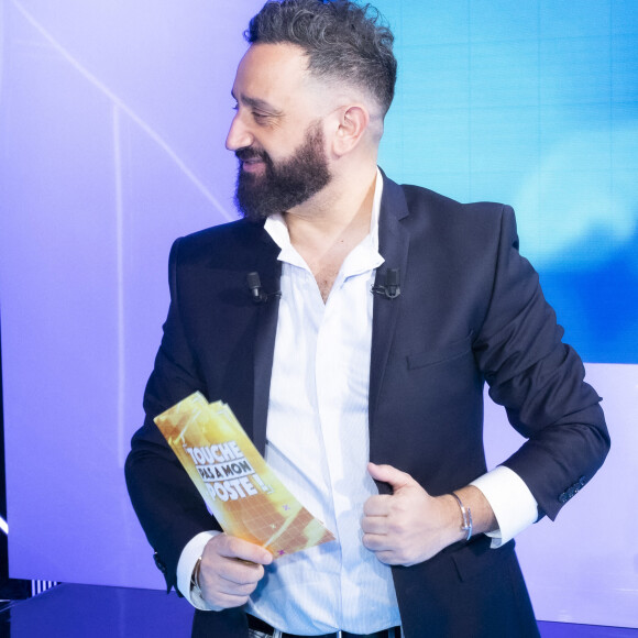 Exclusif - Cyril Hanouna sur le plateau de l'émission Touche pas à mon poste (TPMP) diffusée en direct sur C8 le 21 mars 2022. © Jack Tribeca / Bestimage 
