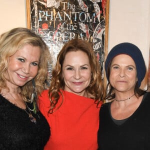 Fiona Gélin, Anne Mondy et Charlotte Valandrey - Vernissage "Anne Mondy mène la danse" à la Galerie ValerieGuerin à Paris le 5 mars 2020. © Coadic Guirec/Bestimage