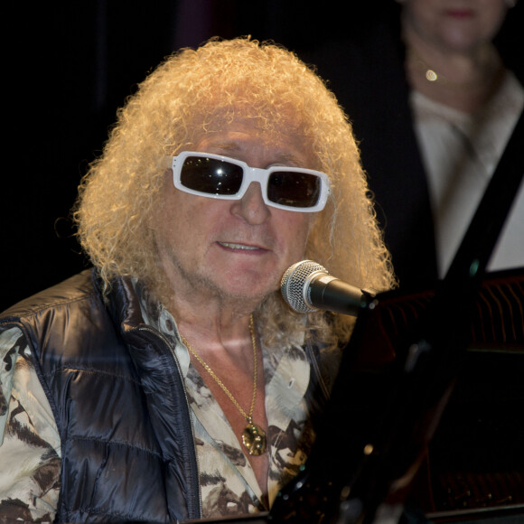 Michel Polnareff - Inauguration du centre culturel Michel Polnareff à Fontenay-Trésigny le 25 novembre 2016 Michel Polnareff a vécu dans ce village en 1987 et 1988 dans le bar de Mr et Mme Troisvallet.