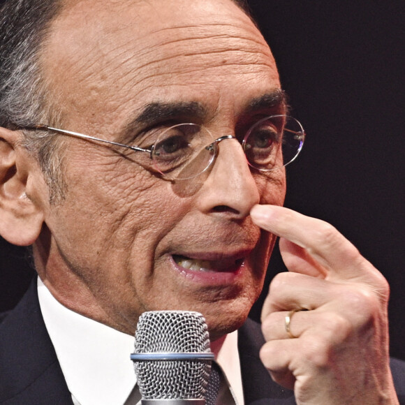 Eric Zemmour - Les candidats à l'élection présidentielle participent au "grand débat des valeurs" organisé par Valeurs actuelles et l'association Les Éveilleurs au parc des expositions à Paris le 22 mars 2022. © JB Autissier / Panoramic / Bestimage