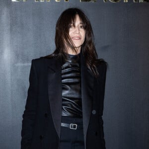 Charlotte Gainsbourg - Photocall du défilé Saint-Laurent Prêt-à-porter Automne/Hiver 2022/2023 dans le cadre de la Fashion Week de Paris, le 1er mars 2022. © Olivier Borde /Bestimage