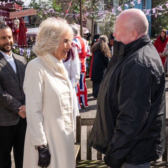 Camilla Parker Bowles, duchesse de Cornouailles, sur le tournage de la série "EastEnders" dans les studios BBC à Elstree. Le 31 mars 2022 