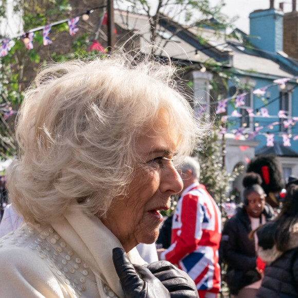 Camilla Parker Bowles, duchesse de Cornouailles, sur le tournage de la série "EastEnders" dans les studios BBC à Elstree. Le 31 mars 2022 