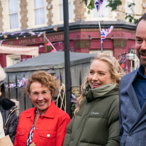 Camilla Parker Bowles, duchesse de Cornouailles, sur le tournage de la série "EastEnders" dans les studios BBC à Elstree. Le 31 mars 2022 