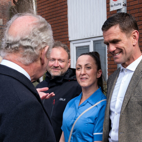 Le prince Charles sur le tournage de la série "EastEnders" dans les studios BBC à Elstree. Le 31 mars 2022 