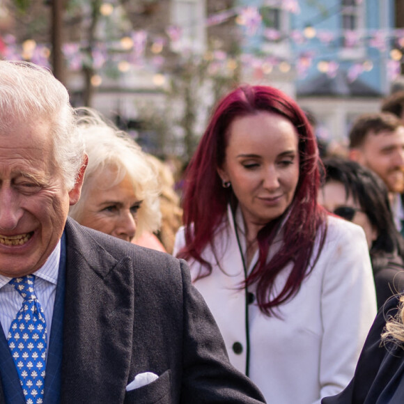 Le prince Charles sur le tournage de la série "EastEnders" dans les studios BBC à Elstree. Le 31 mars 2022 