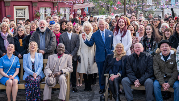 Prince Charles de sortie avec Camilla, leur rencontre inattendue sur le tournage d'une populaire série