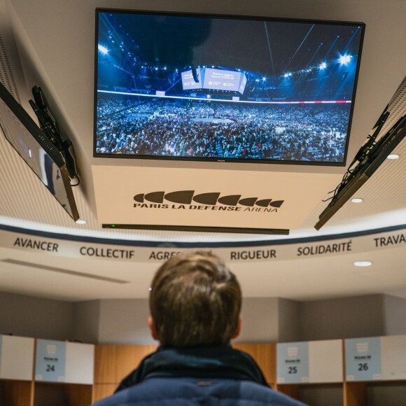 Photo réalisée par Soazig de la Moissonnière du meeting du président Emmanuel Macron et de ses coulisses à La Défense Arena à Nanterre le 2 avril 2022
