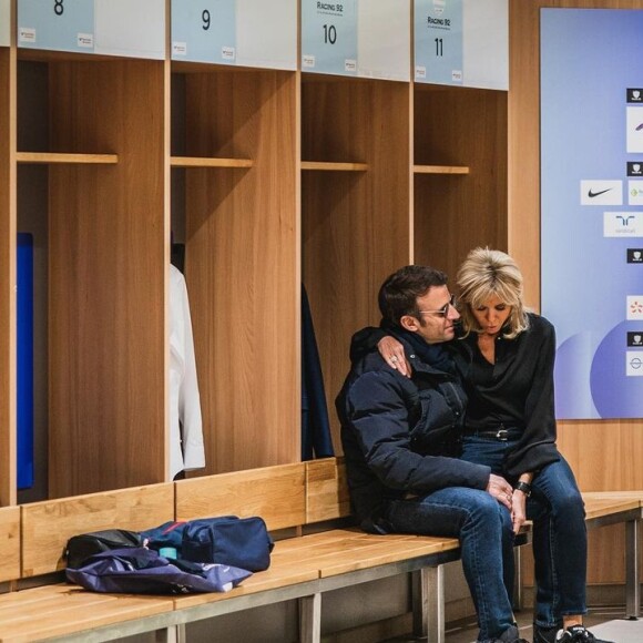 Emmanuel et Brigitte Macron dans les vestiaires du racing 92 de La Défense Arena : Photo réalisée par Soazig de la Moissonnière du meeting du président Emmanuel Macron et de ses coulisses à La Défense Arena à Nanterre