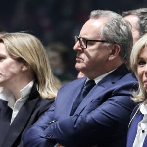 La première dame Brigitte Macron lors du meeting d'Emmanuel Macron, président de la République française et candidat du parti centriste La République en marche (LREM) à sa réélection en meeting à La Défense Arena à Nanterre, France, le 2 avril 2022