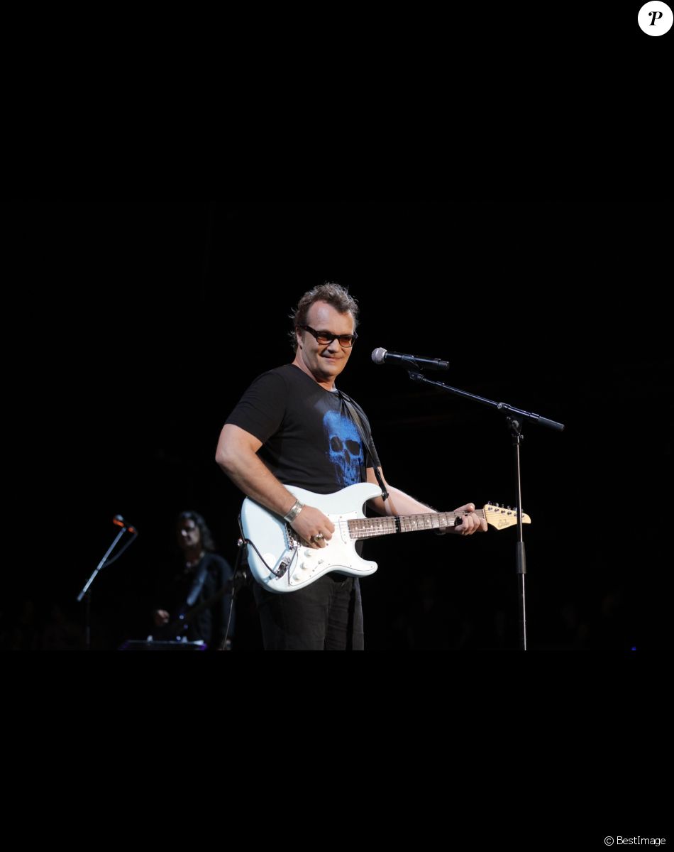 Axel Bauer - Concert lors de la journée de l'association "Enfant Star & Match" à la Pinède de Juan Les Pins le 8 juillet 2016.