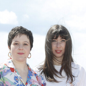 Chloé Jouannet, Salomé Dienis Meulien, Suzanne De Baecque et Allison Chassagne au photocall de la saison 2 de la série "Derby Girl" lors de la 5ème saison du festival International des Séries "Canneseries" à Cannes, France, le 4 avril 2022. © Denis Guignebourg/Bestimage 