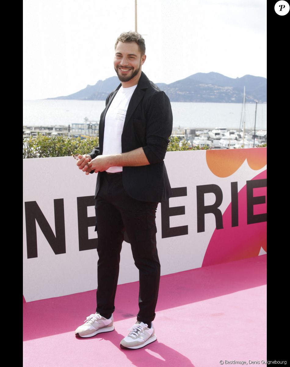 Marwan Berreni, Léa François au photocall de la série "Plus belle la vie" lors de la 5ème saison du festival International des Séries "Canneseries" à Cannes, France, le 2 avril 2022. © Denis Guignebourg/Bestimage