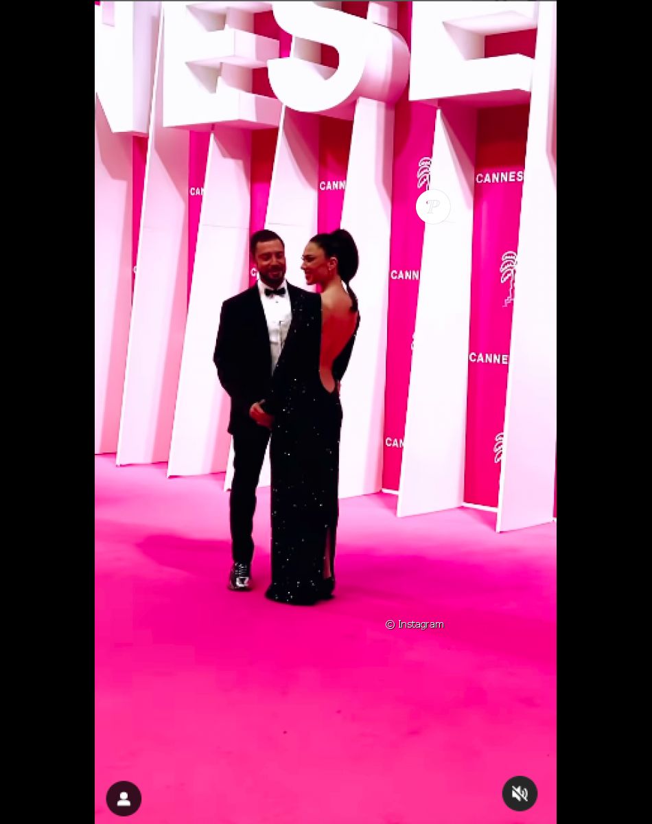 Marwan Berreni de "Plus Belle la Vie" et sa compagne Tiphaine Schirier lors de la 5ème saison du festival International des Séries "Canneseries" à Cannes, France, le 2 avril 2022.