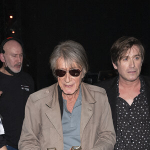 Exclusif - Jacques Dutronc (Victoire d'honneur) avec son fils Thomas Dutronc en backstage lors la 37ème cérémonie des Victoires de la musique à la Seine musicale de Boulogne-Billancourt, le 11 février 2022. © Cyril Moreau / Tiziano Da Silva / Bestimage 