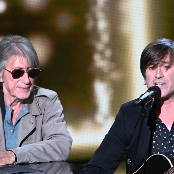 Jacques Dutronc (Victoire d'honneur) et Thomas Dutronc lors de la 37ème cérémonie des Victoires de la musique à la Seine musicale de Boulogne-Billancourt, le 11 février 2022. © Guirec Coadic/Bestimage 