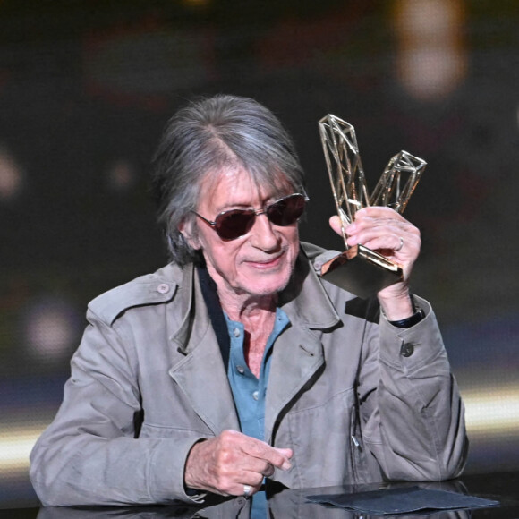 Jacques Dutronc (Victoire d'honneur) et Thomas Dutronc lors de la 37ème cérémonie des Victoires de la musique à la Seine musicale de Boulogne-Billancourt, le 11 février 2022. © Guirec Coadic/Bestimage 