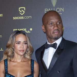 Didier Drogba et et sa compagne Gabrielle Lemaire - Photocall de la cérémonie du Ballon d'Or 2021 au Théâtre du Châtelet le 29 novembre 2021. © Cyril Moreau/Bestimage