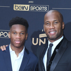 Didier Drogba et son fils Isaac au photocall de la 28ème cérémonie des trophées UNFP (Union nationale des footballeurs professionnels) au Pavillon d'Armenonville à Paris, France. © Coadic Guirec/Bestimage