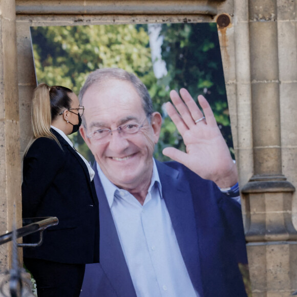 Patrick Poivre d'Arvor - Sorties des obsèques de Jean-Pierre Pernaut en la Basilique Sainte-Clotilde à Paris le 9 mars 2022. © Cyril Moreau/Bestimage 