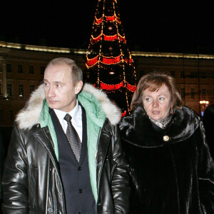 Vladimir Poutine et son épouse Lioudmila à Moscou le 23 décembre 2007