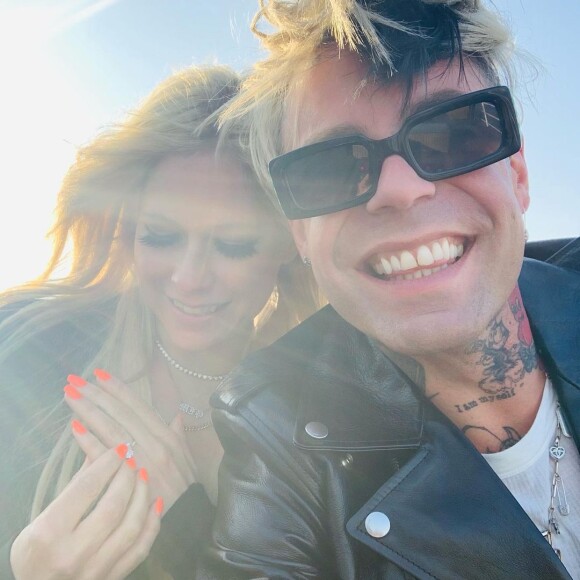 Avril Lavigne et Mod Sun se sont fiancés à Paris le 27 mars 2022. @ Instagram / Avril Lavigne