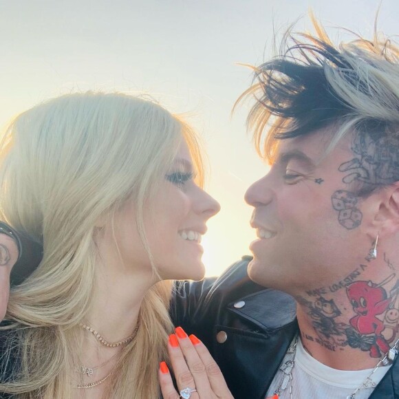 Avril Lavigne et Mod Sun se sont fiancés à Paris le 27 mars 2022. @ Instagram / Avril Lavigne