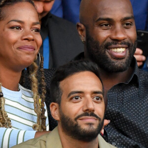 Teddy Riner et sa compagne Luthna Plocus - People dans les tribunes - Match de football en ligue 1 Uber Eats : Le PSG (Paris Saint-Germain) remporte la victoire 4-2 contre Strasbourg au Parc des Princes le 14 août 2021. Pas de jauge pour ce match, le Parc des Princes est rempli au maximum de sa capacité, une première depuis 18 mois. © Lionel Urman / Panoramic / Bestimage