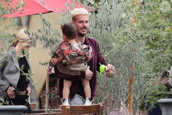 Matt Pokora (M. Pokora), sa femme Christina Milian et leur fils Isaiah sont allés déjeuner au restaurant Mauro's Cafe à West Hollywood, Los Angeles, le 7 juin 2021. 