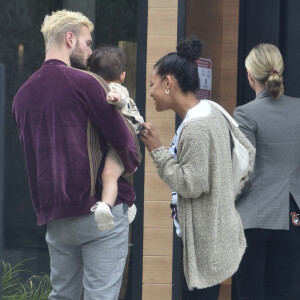 Matt Pokora, sa femme Christina Milian et leur fils Isaiah visitent des nouvelles maisons à Los Angeles, le 7 juin 2021. 