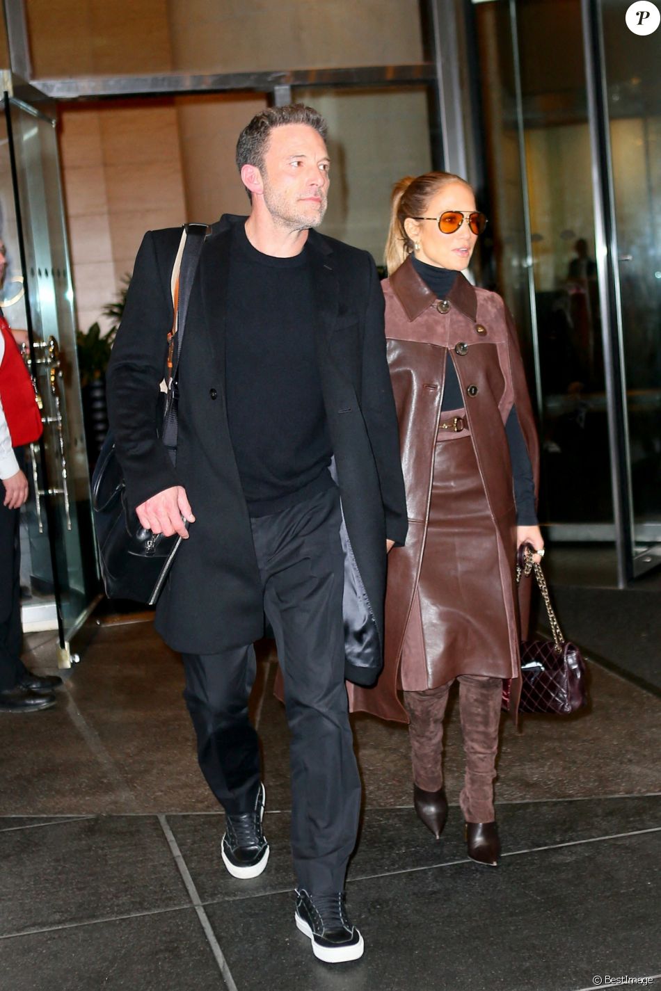 Jennifer Lopez et son compagnon Ben Affleck sortent de l'hôtel Mandarin