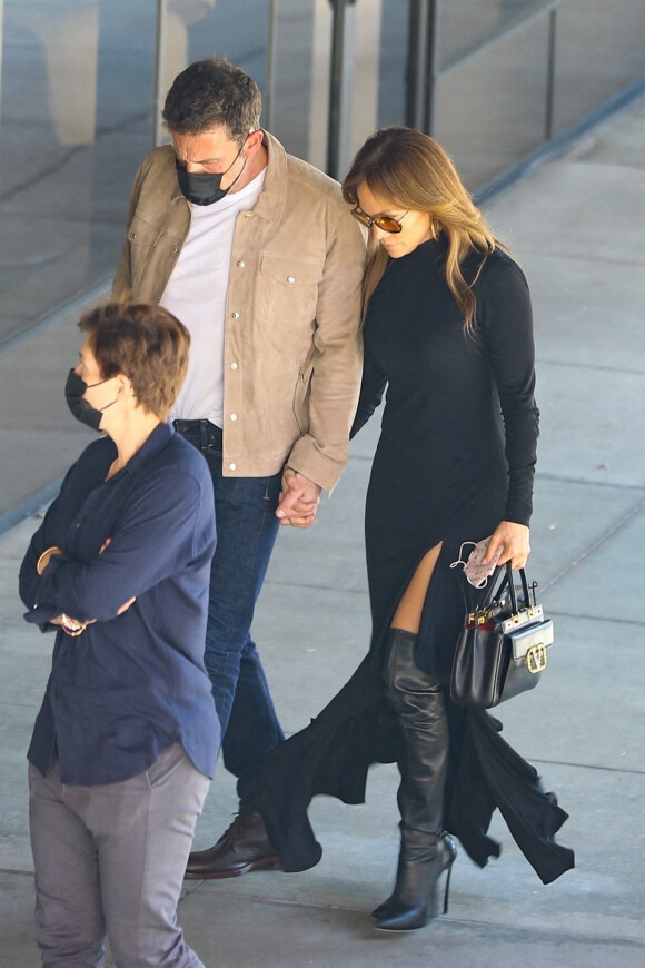 Exclusif - Ben Affleck et sa compagne Jennifer Lopez arrivent à un événement à West Hollywood le 3 octobre 2021. 