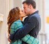 Jennifer Lopez et son compagnon Ben Affleck se sont arrêtés pour s'embrasser lors d'une balade en amoureux à New York, le 26 septembre 2021. 