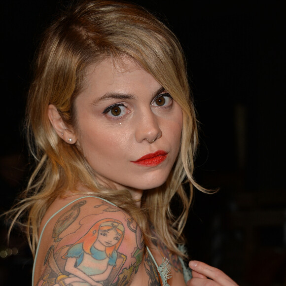 Béatrice Martin (Coeur de pirate) au défilé de mode "H&M" collection prêt-à-porter Automne-Hiver 2017/2018 au Tennis Club à Paris, France, le 1er mars 2017. © CVS-Veeren/Bestimage