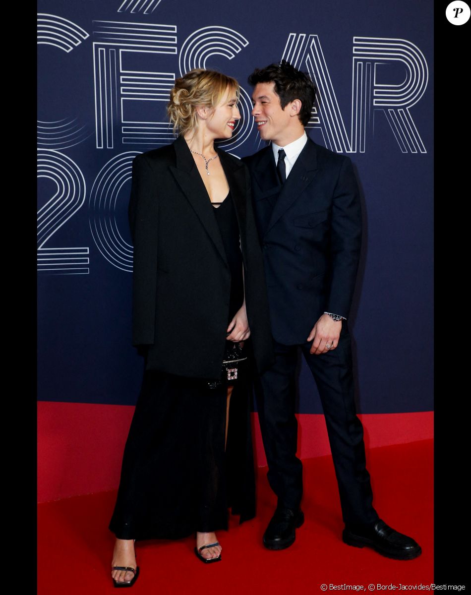 Chloé Jouannet (habillée en AMI, chaussures et sac Roger Vivier, bijoux Chaumet), Sandor Funtek (habillé en Dior Homme et montre TAG Heuer) - Photocall de la 47ème édition de la cérémonie des César à l'Olympia à Paris, le 25 février 2022. © Borde-Jacovides/Bestimage